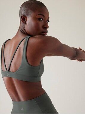 NWT Athleta Sage Green Exhale Cross Back Strappy Fitted Crop Sports Bra